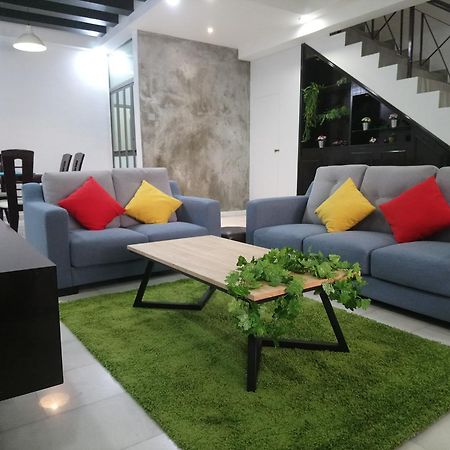 Jb Homestay Bukit Indah Wifi Ciq Mall Legoland Free Parking ジョホールバル エクステリア 写真
